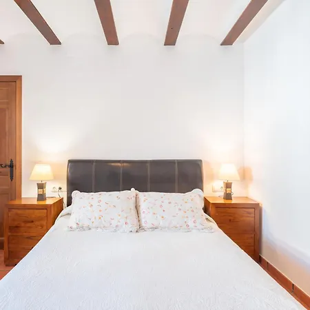 Country house Cueva Del Gollisno