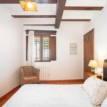 Cueva Del Gollisno Country house *